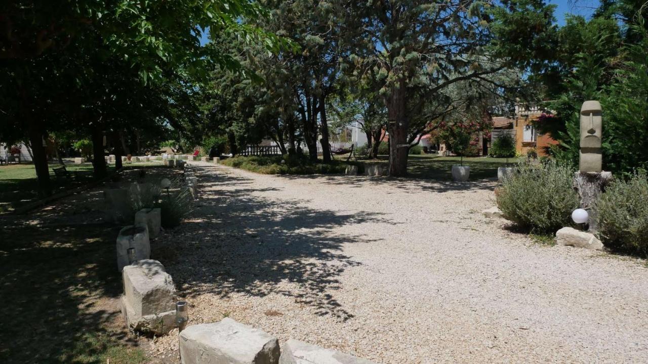 Apartamento Mas Maurane - Le Bougainvillier Aux Portes D'Arles Tarascón Exterior foto